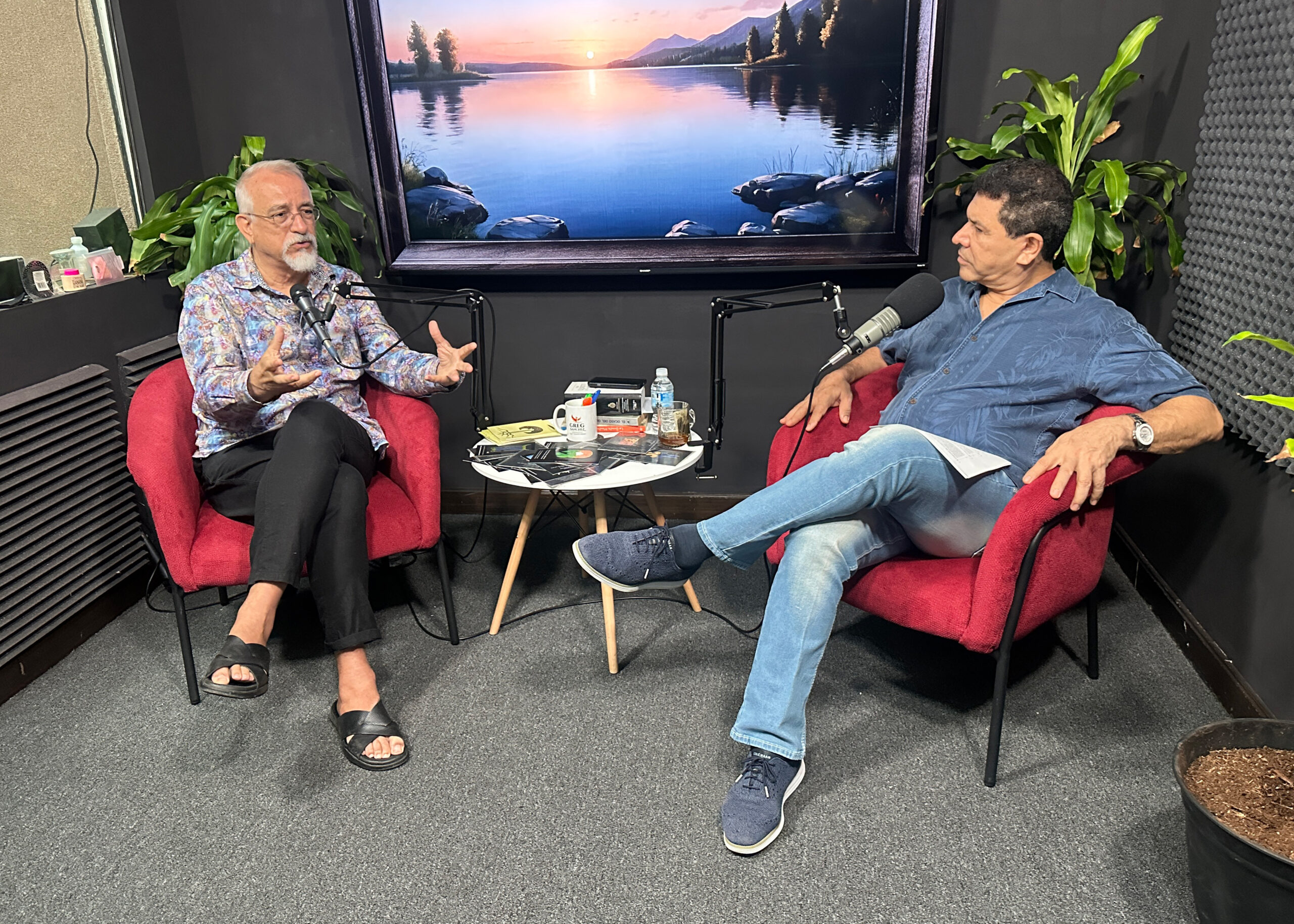 Horacio Cárdeas y Greg Sánchez en el programa Despertar de Conciencias